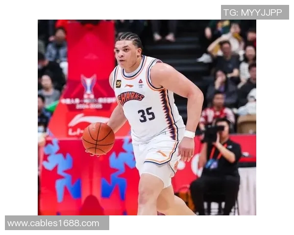 上海外援洛夫顿荣膺CBA常规赛最佳国际球员称号引发热议 上海外援洛夫顿荣膺CBA常规赛最佳国际球员称号引发热议